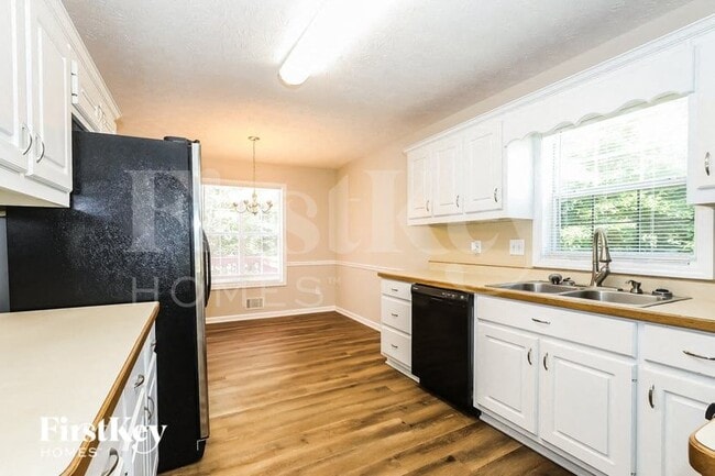 Photo - 100 Saratoga Way