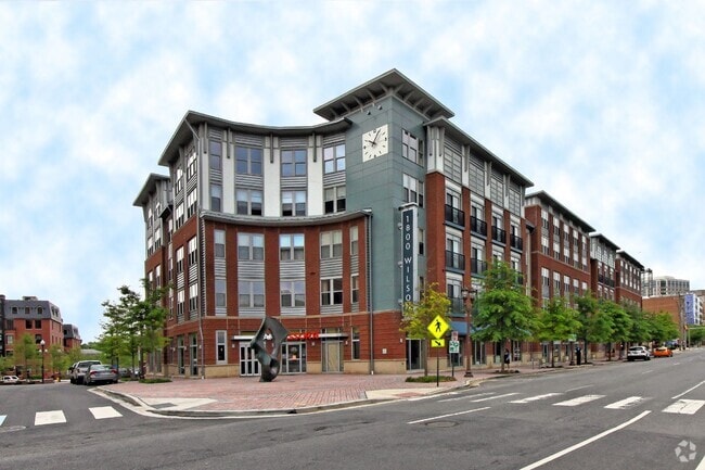 Building Photo - Unique Two-Level Condo Unit 1