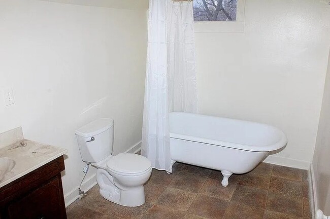 Bathroom - 236 Sydney St SE Unit DuplexUpstairs
