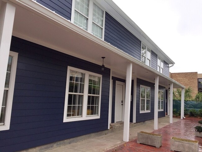 Photo - 2 Bedroom 1.5 Bath Townhouse - Downtown Charleston