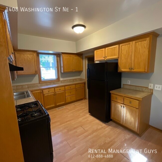 Photo - Very Nice 2 Bedroom! Garage and Laundry In... Unidad 1