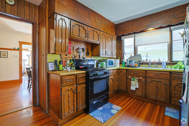 3BR, 1BA - 1,370SF - Kitchen - 45-47 Clarendon Ave