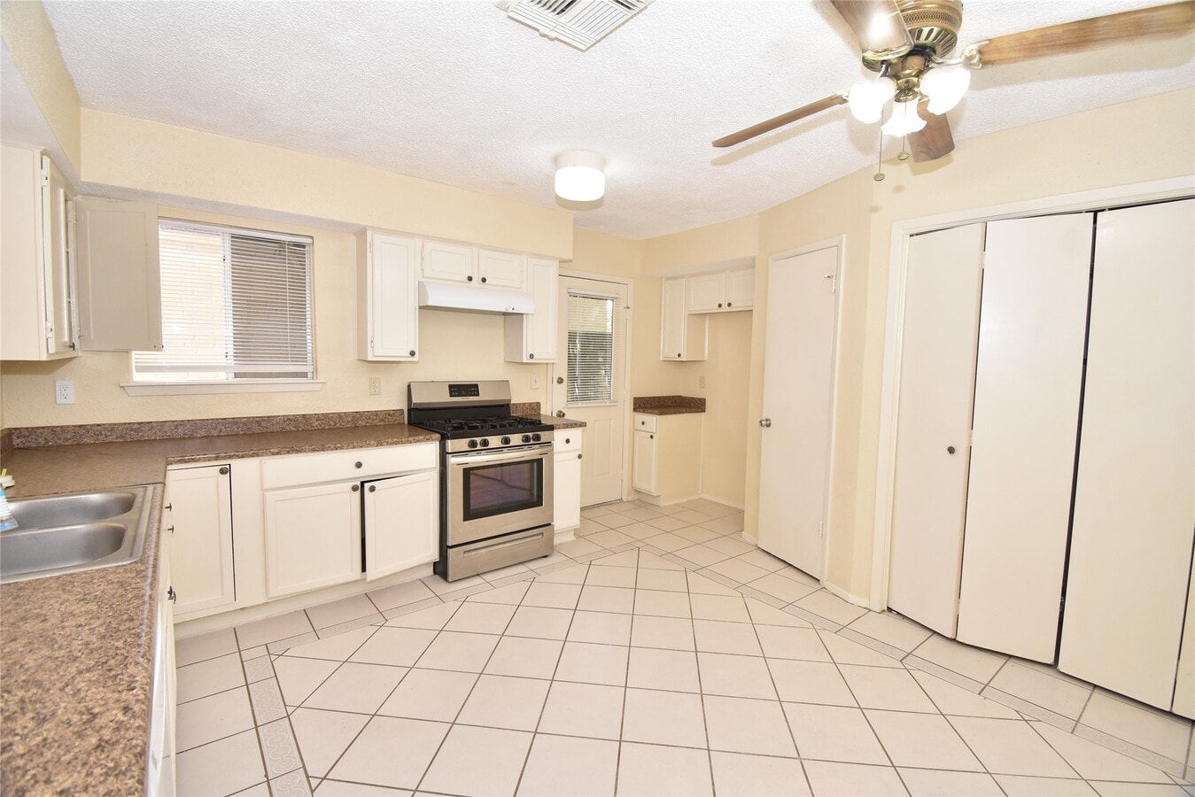 Photo - 4023 Summit Valley Dr