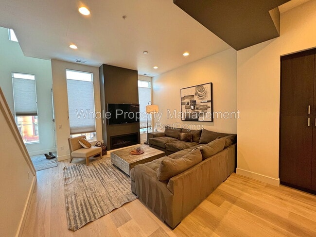 3444 Navajo St