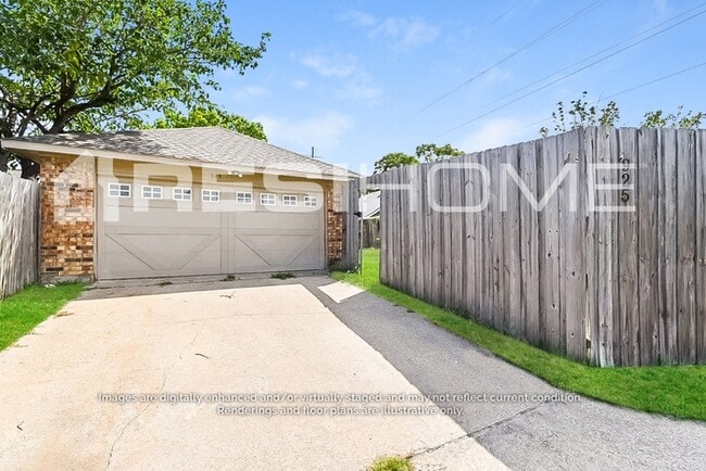 Photo - 925 Old Barn Ln