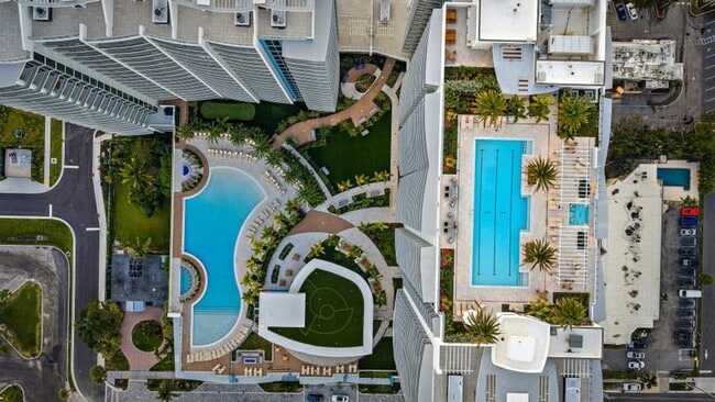 Photo - 220 Lake Shore Dr