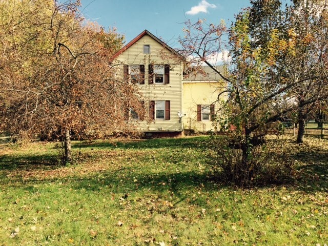 Building Photo - 94 N Maple St Unit 94 North Maple 2nd Floor