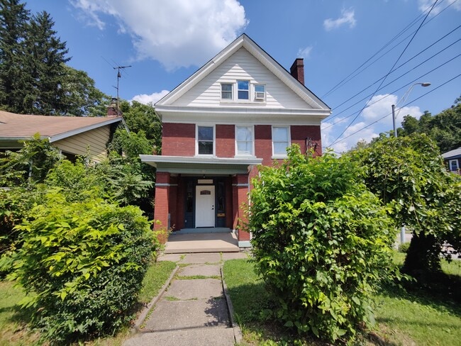 Vista de calle - 2000 Ryan Ave Unidad 1