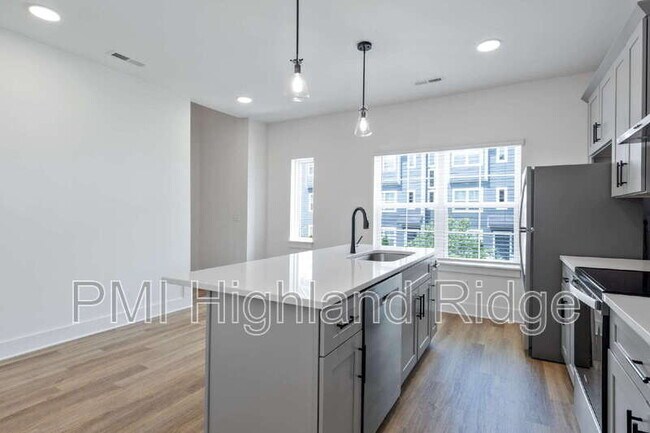 Photo - 700 N Dupont Ave