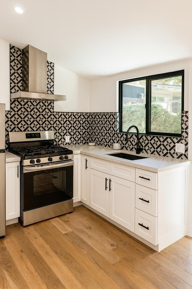 Building Photo - 5644 Oso Ave