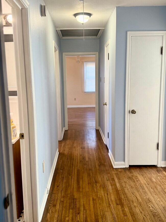 Photo - 4634 Amboy Rd