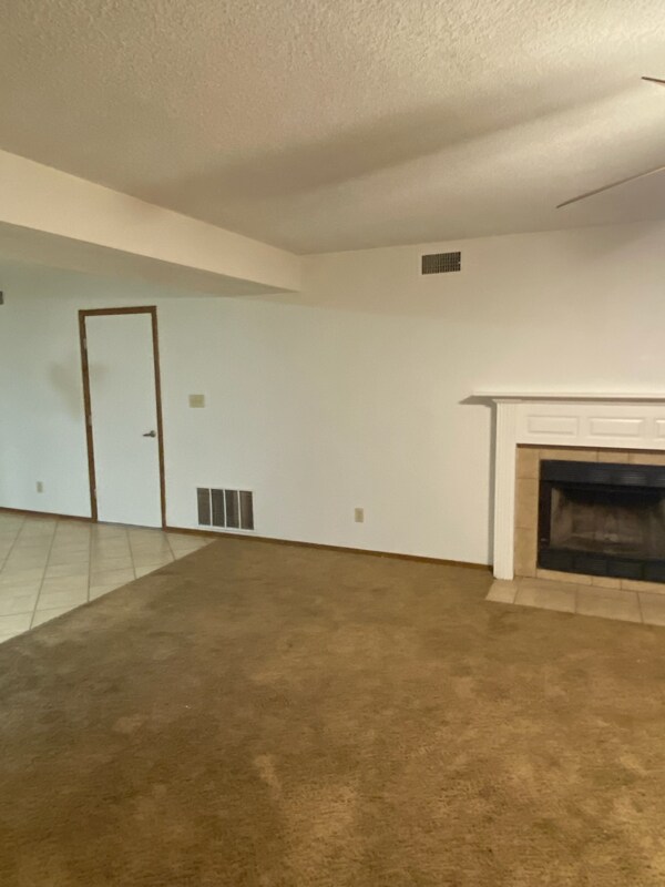 Photo - 2913 Laura Ln