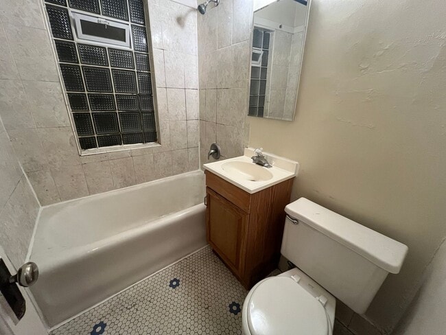 Photo - 1716 E Newton Ave