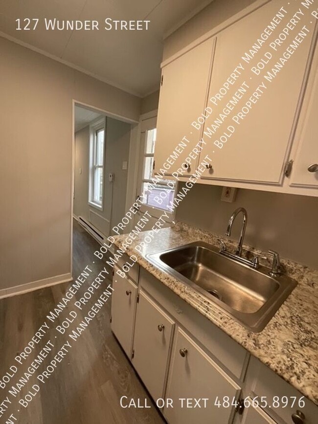 Photo - 127 Wunder St