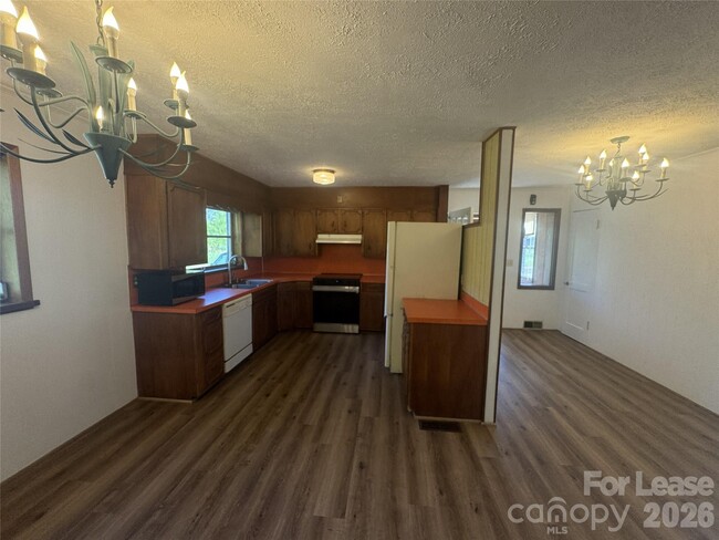 Photo - 1203 Hibriten Dr SE