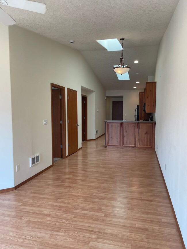 Photo - 619-621 Broad St S Unit 621