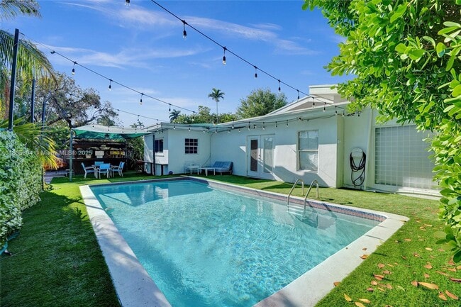 Photo - 2590 NE 200th St Casa