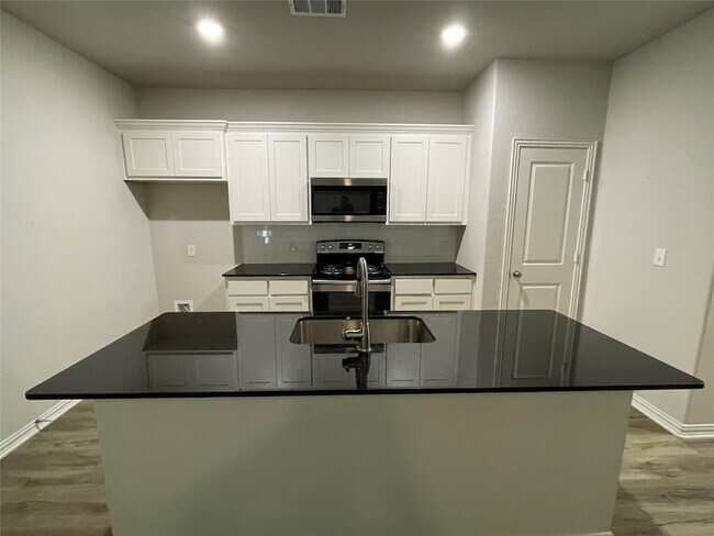 Photo - 2919 Peony Dr