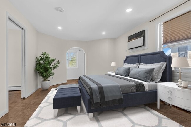 Photo - 633 McGillvray Pl