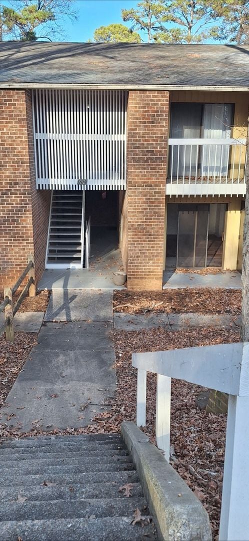 Photo - 2 Bedroom 1 1/2 Bath with Den, beautiful tree-lined property off Western Blvd in Raleigh.