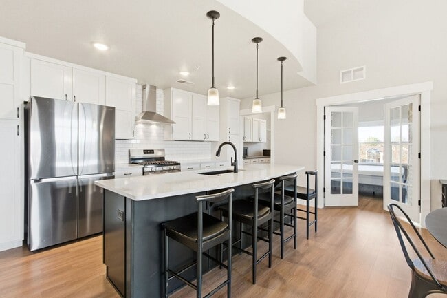 Photo - Bright and Modern Condo in Ideal Location ... Unit 307