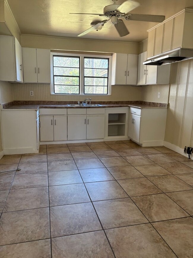 Photo - Amazing 4 bedroom/ 2bath house on beautiful lot!