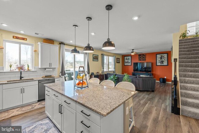 Photo - 124 Lenore Ln