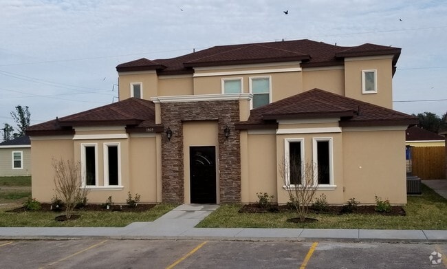 Building Photo - 1809 S Texas Blvd Rental