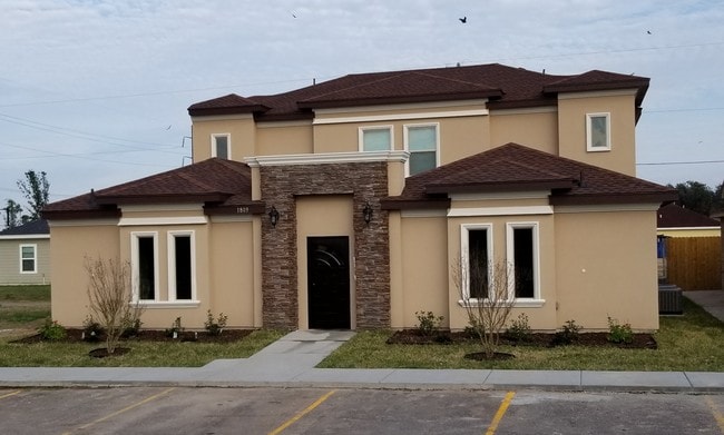Building Photo - 1809 S Texas Blvd Rental