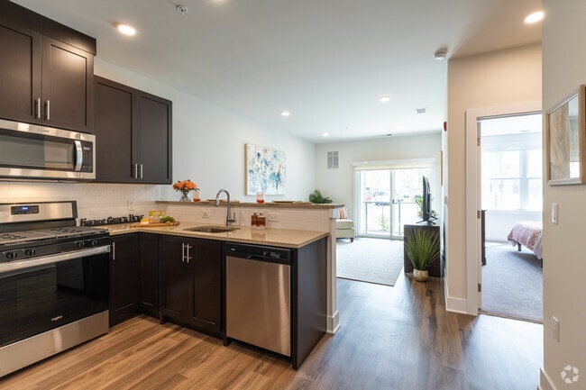 1BR, 1BA - 720SF