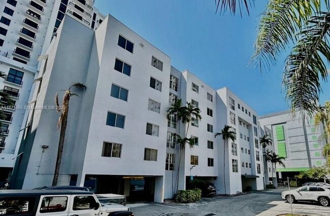 Building Photo - 210 SW 11th St Unit 208 Rental