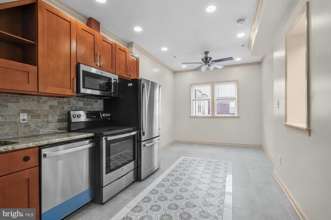 Building Photo - 2528 E Allegheny Ave Unit 2ND FL Rental
