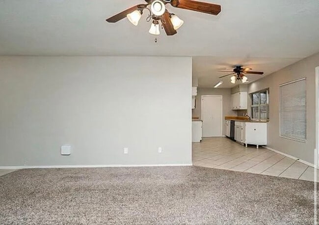 Photo - 423 Southlake Dr