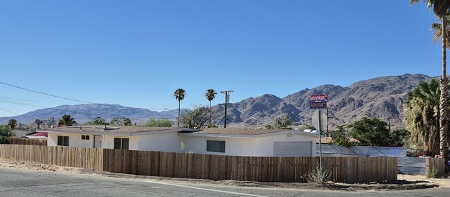 Building Photo - Custom Gem in 29 Palms!