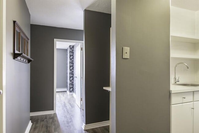 Photo - 9930-113 113 St