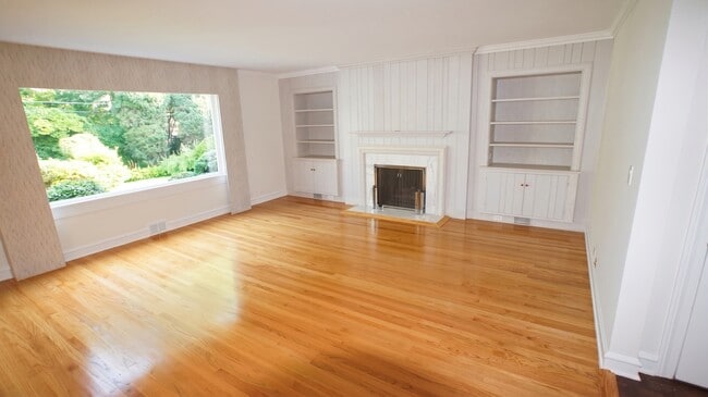 Photo - 460 Highcrest Dr