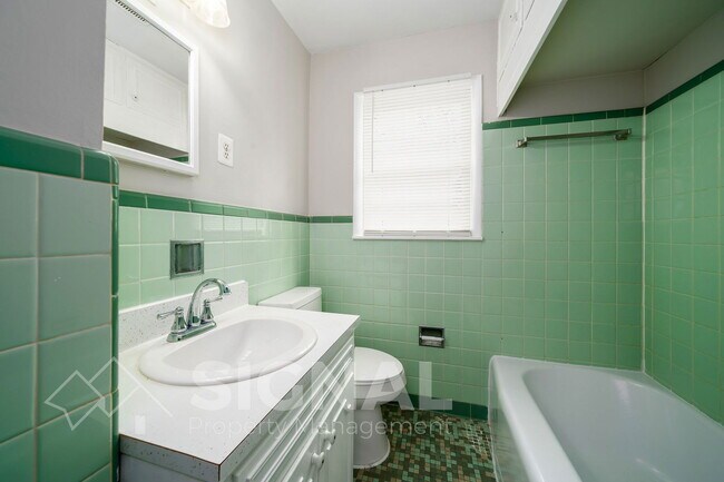 Photo - 213 Lake Dr Cir NE