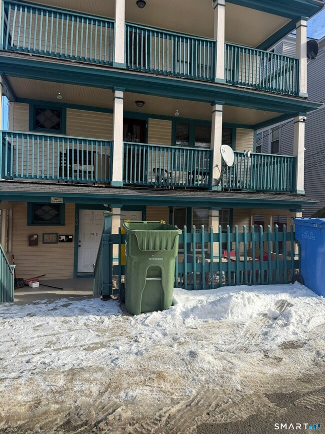 Building Photo - 158 Alder St Unit 3