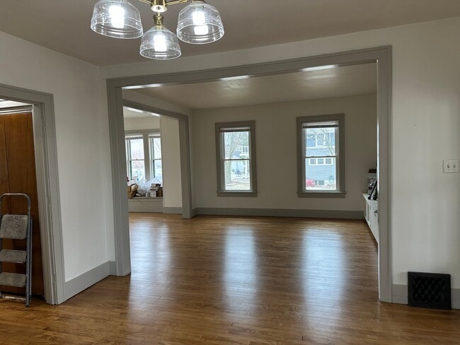 Photo - 401 N Hubbard St