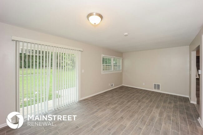 Photo - 2595 Foxlair Trail