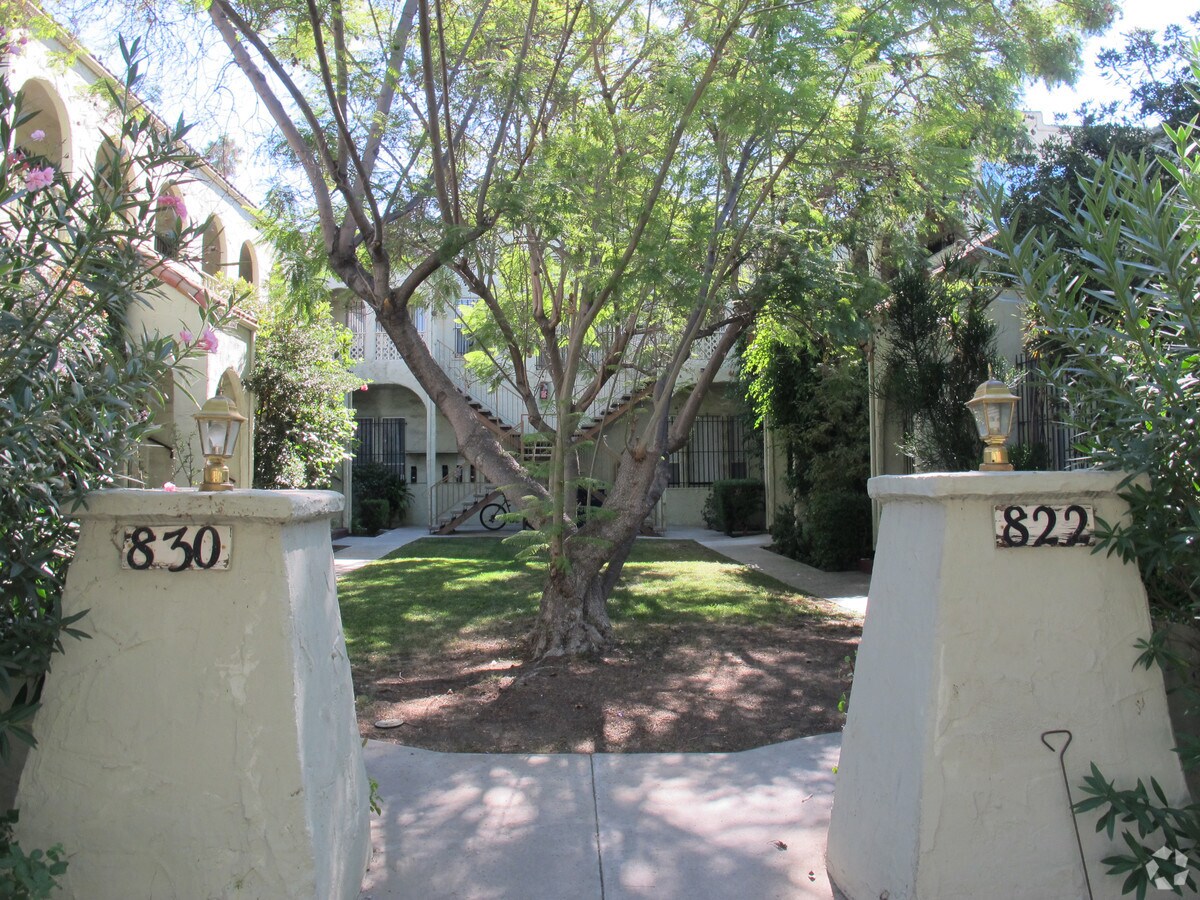 Photo - 822 N Las Palmas Ave Apartments