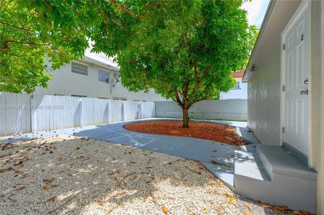 Building Photo - 8057 NE 1st Ave Unit 2