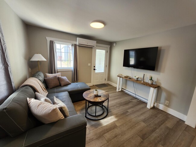 Photo - 123 Churchill St