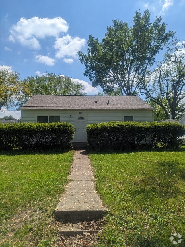 Building Photo - 905 W Columbia Ave Rental