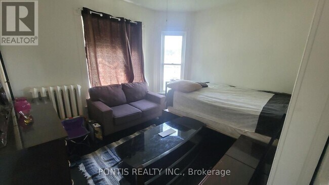 Photo - 452 Confederation St