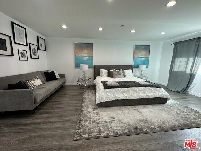 5757 Agnes Ave