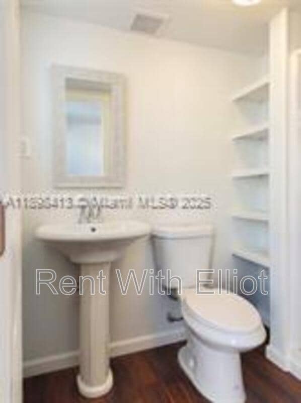 Photo - 2407 Scott St