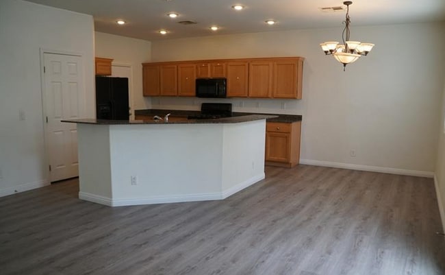 Photo - 494 Newberry Springs Dr