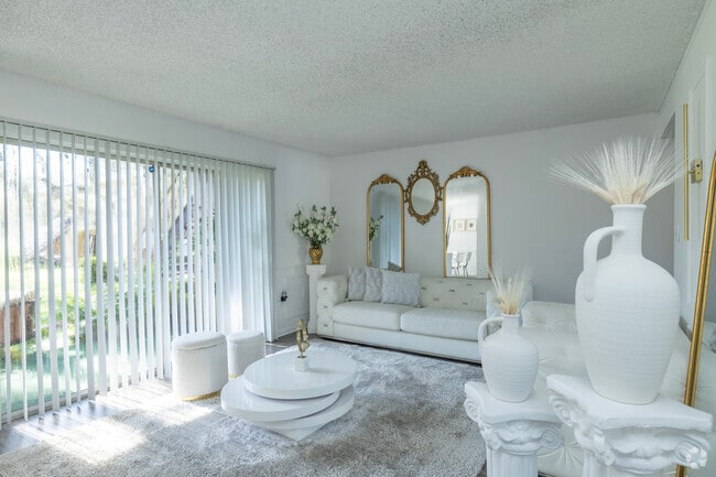 1BR, 1BA - Large - 839SF - Living Room - Parc Place Villas