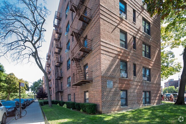 Photo - 9841 Queens Blvd